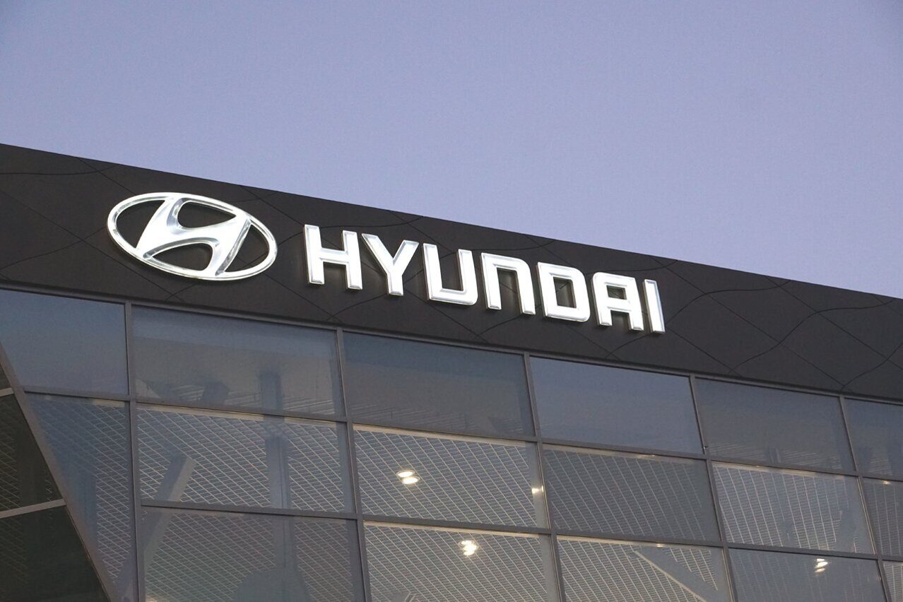Автогермес хендай. Автосалон фасад. Дилером Hyundai Motor Company. Белгород автосалон Хендай.